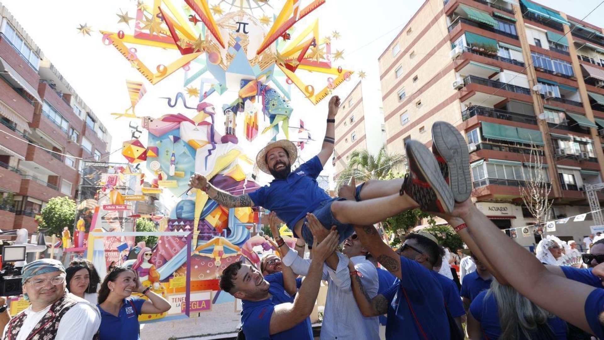 Tour Espíritu Festero! Taller de construcción de Hogueras y almuerzo alicantino en racó
